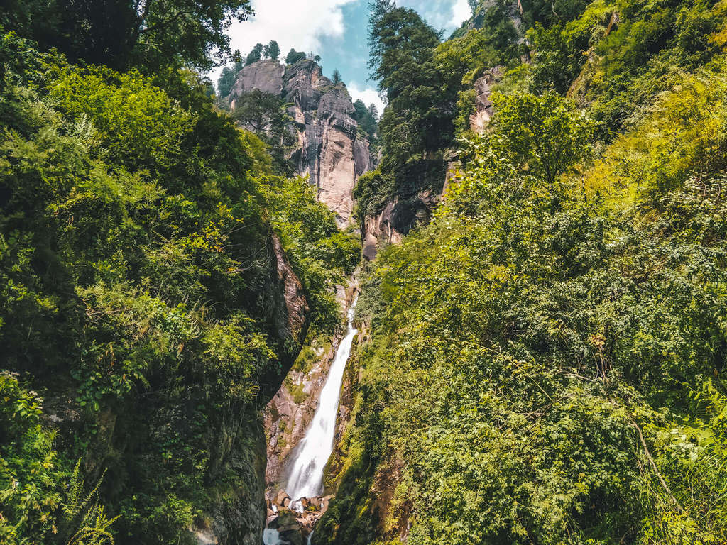 Jogini falls in Manali travel guide + Manali itinerary for 3 days