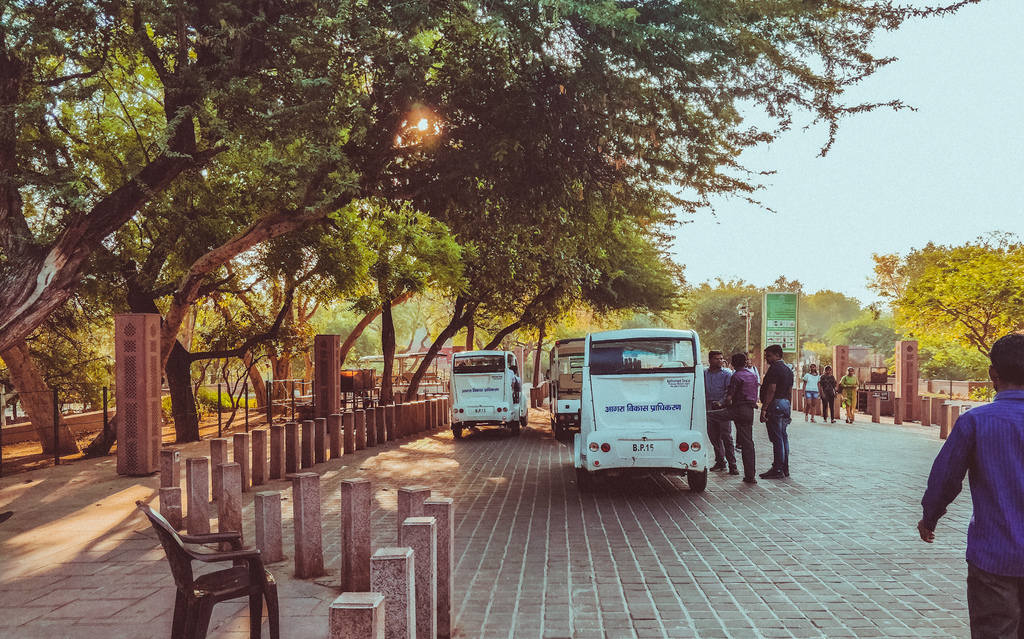 Battery vehicle to the Taj Mahal for a Taj Mahal visit