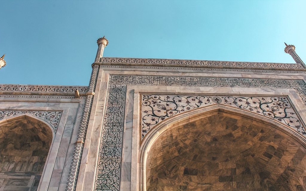 Close-up view of the Taj Mahal white marble strcuture