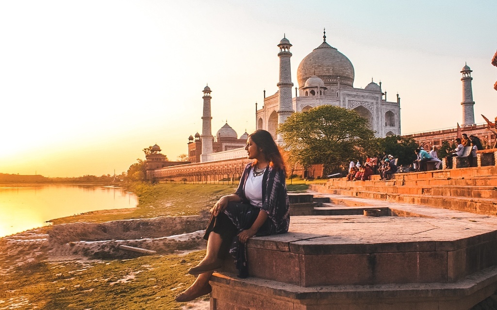 Taj Mahal visit at sunset - Agra travel guide