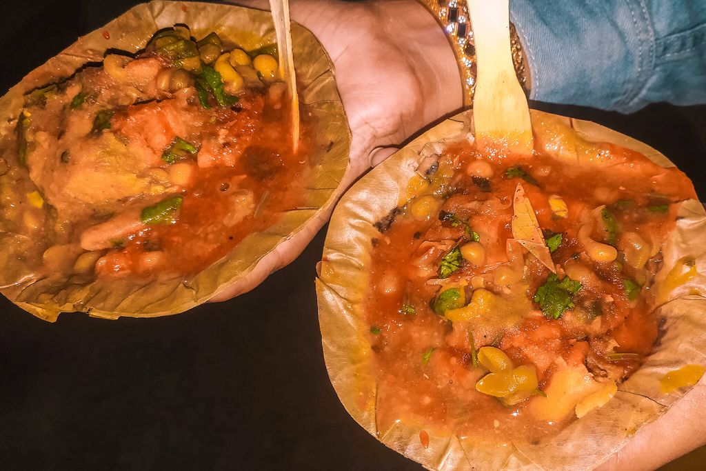 Best Varanasi street food: Chola samosa