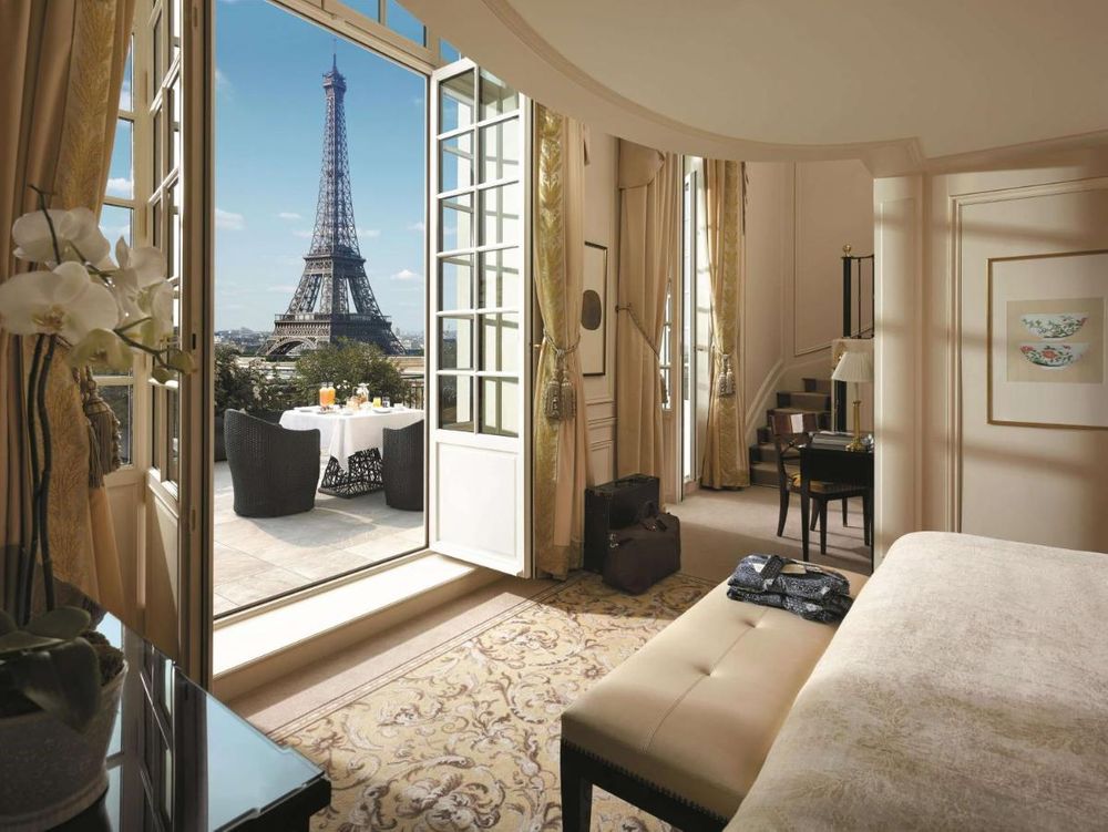 Luxury hotel with Eiffel Tower view- Shangri-la Paris