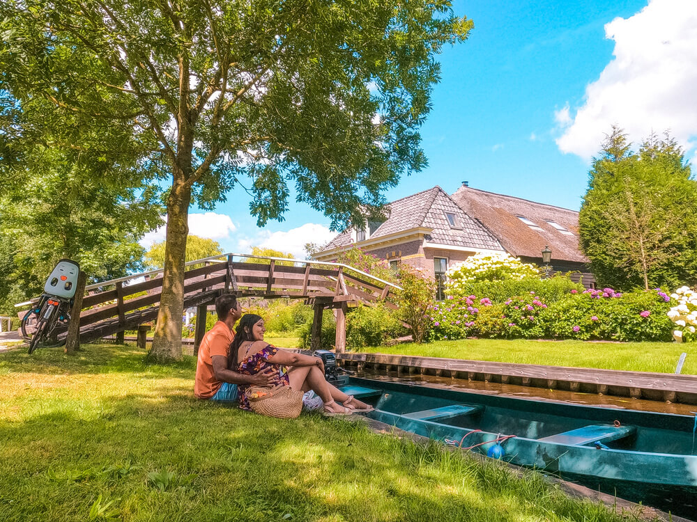 Travel guide to Giethoorn Village, Holland - An Idyllic Village