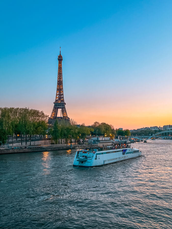 Things to do in springtime in Paris - Seine river cruise