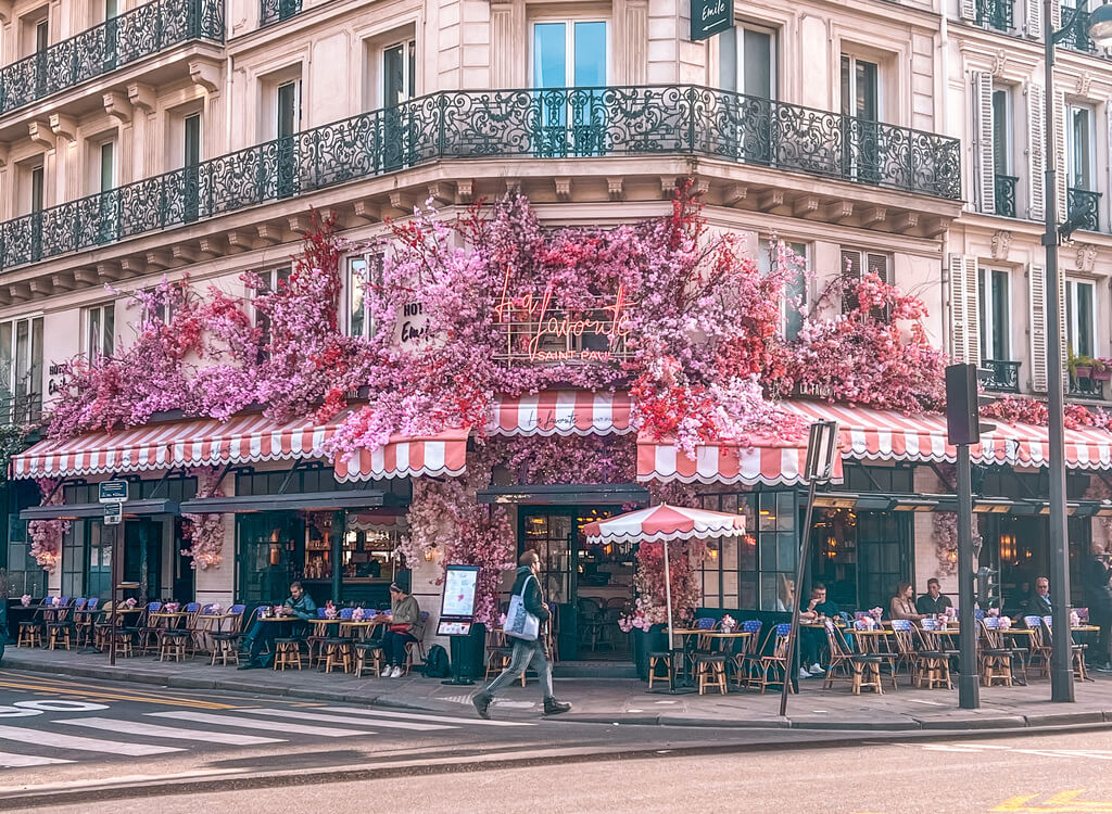 Things to do in springtime in Paris - Visit an outdoor cafe that has spring decoration