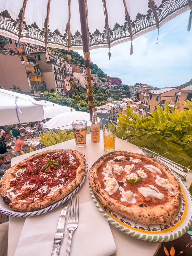 Cinque Terre photo spots - La Regina di Manarola restaurant